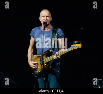 26. Oktober 2011 - Philadelphia, PA - legendären Rockstar STING, die live im Turm-Theater in Philadelphia PA. Sting war in Philadelphia mit seinem '' Back To Bass''-Tour. (Bild Kredit: Ricky Fitchett/ZUMAPRESS.com ©) Stockfoto