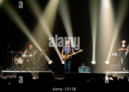 26. Oktober 2011 - Philadelphia, PA - legendären Rockstar STING, die live im Turm-Theater in Philadelphia PA. Sting war in Philadelphia mit seinem '' Back To Bass''-Tour. (Bild Kredit: Ricky Fitchett/ZUMAPRESS.com ©) Stockfoto