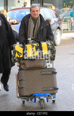 Uschi Glas Ehemann Dieter Hermann Ankunft am Flughafen Tegel. Berlin, Deutschland - 04.02.2012 Stockfoto