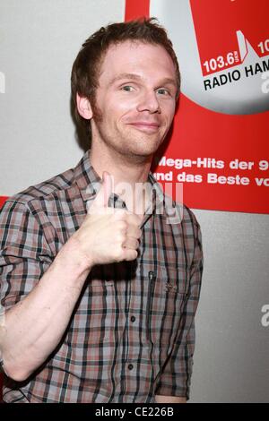 Ralf Schmitz Förderung seiner tour "Schmitzophren - Wer Viel Zu Sagen Hat, Muss Schneller Reden" bei Radio Hamburg. Hamburg, Deutschland - 29.01.2011 Stockfoto