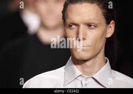 Modell - Catwalk - Patrick Mohr Fashion show am Mercedes Benz Fashion Week Berlin Herbst/Winter 2011 im Fashion-Zelt auf dem Bebelplatz Quadrat. Berlin, Deutschland - 19.01.2011 Stockfoto