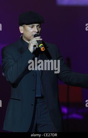 Xavier Naidoo die live bei "Wir geschlagen Mehr" Veranstaltung in der O2 World Arena. Hamburg, Deutschland - 13.01.11 Stockfoto