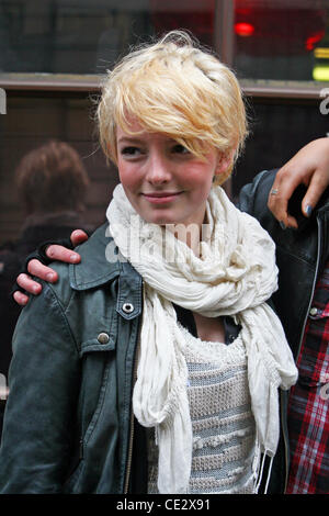 Dakota Blue Richards außerhalb der BBC Radio One Studios London, England - 05.02.11 Stockfoto