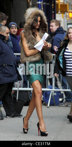 Sports Illustrated Swimsuit Ausgabe 2011 Modell Izabel Goulart "Der Late Show with David Letterman" in der Ed Sullivan Theater - Ankunft New York City, USA - 14.02.11 Stockfoto