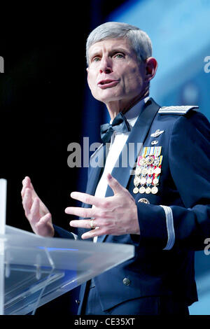 General Norton Schartz, USAF, Stabschef der US Air Force die USO-2010-Gala im Woodley Park Hotel - innen Washington DC, USA - 07.10.10 Stockfoto