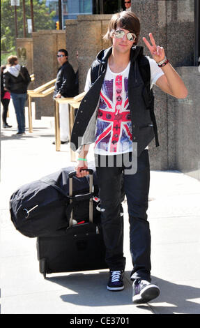 James Maslow Mitglieder der Band Big Time Rush fahren ihre Hotel New York City, USA - 11.10.10 Stockfoto