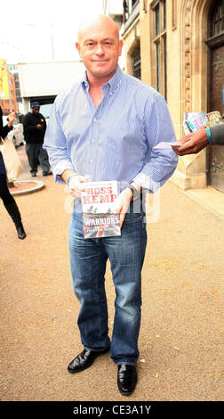 Ross Kemp außerhalb der ITV Studios London, England - 18.10.10 Stockfoto