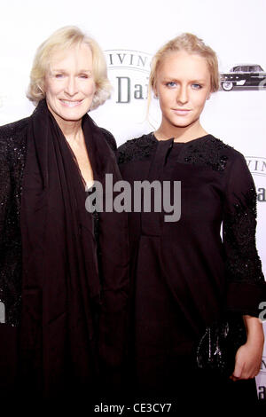 Glenn Close und Tochter Annie Maude Starke Premiere von der Broadway-Produktion von "Driving Miss Daisy" im Teatro Golden - Ankunft New York City, USA - 25.10.10 Stockfoto