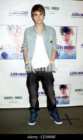 Justin Bieber fördert sein Buch "Erste Schritt 2 Forever" bei Barnes & Noble New York City, USA - 26.11.10 Stockfoto