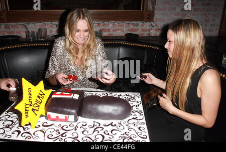 E! Korrespondent Ashlan Gorse feiert ihren 30. Geburtstag in Las Palmas Restaurant. Die Veranstaltung wurde gesponsert von Chik-Fil-A und drei Oliven Wodka. Hollywood, Kalifornien - 11.12.10 Stockfoto