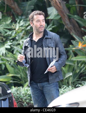 Jeremy Piven Promis kommen für die LA Lakers vs. Miami Heat-Basketball-Spiel im Staples Center. Los Angeles, Kalifornien - 25.12.10 Stockfoto