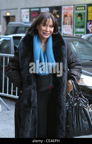 Freda Payne vor dem Ed Sullivan Theater für "Late Show with David Letterman" New York City, USA - 20.12.10 Stockfoto