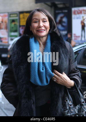 Freda Payne vor dem Ed Sullivan Theater für "Late Show with David Letterman" New York City, USA - 20.12.10 Stockfoto