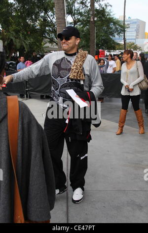 Sinbad Promis kommen für die LA Lakers vs. Miami Heat-Basketball-Spiel im Staples Center. Los Angeles, Kalifornien - 25.12.10 Stockfoto