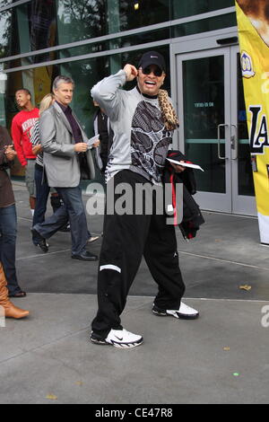 Sinbad Promis kommen für die LA Lakers vs. Miami Heat-Basketball-Spiel im Staples Center. Los Angeles, Kalifornien - 25.12.10 Stockfoto