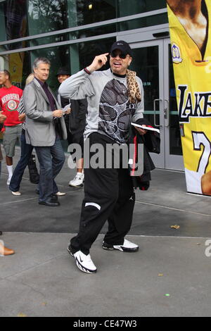 Sinbad Promis kommen für die LA Lakers vs. Miami Heat-Basketball-Spiel im Staples Center. Los Angeles, Kalifornien - 25.12.10 Stockfoto