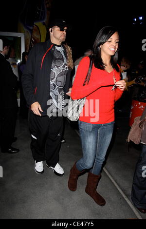 Sinbad Promis kommen für die LA Lakers vs. Miami Heat-Basketball-Spiel im Staples Center. Los Angeles, Kalifornien - 25.12.10 Stockfoto