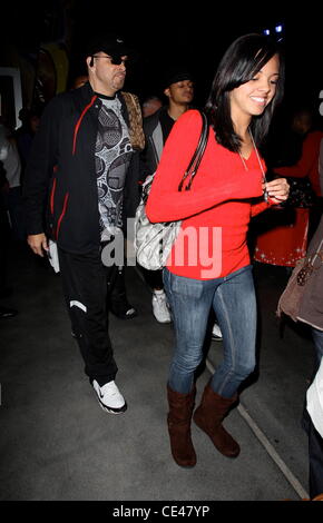 Sinbad Promis kommen für die LA Lakers vs. Miami Heat-Basketball-Spiel im Staples Center. Los Angeles, Kalifornien - 25.12.10 Stockfoto