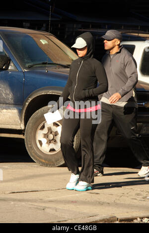 Alicia Keys ist ein Spaziergang durch Soho nach einem Training im Fitnessstudio.  New York City, USA - 03.01.11 Stockfoto