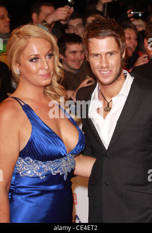 Josie Gibson und John James Parton The National Television Awards 2011 (NTA) statt O2 - Ankünfte London, England - 26.01.11 Stockfoto