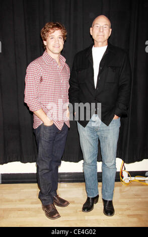 T.R.Knight und Patrick Stewart "Ein Leben im Theater" gegossen Fototermin bei der Atlantic Theater Company. New York City, USA - 25.08.10 Stockfoto