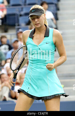 Maria Sharapova Rußland Niederlagen Jarmila Groth von Australien während ihr Dameneinzel match am zweiten Tag der 2010 US Open im USTA Billie Jean King National Tennis Center in Flushing, Queens, New York City, USA - 31.08.10 Stockfoto