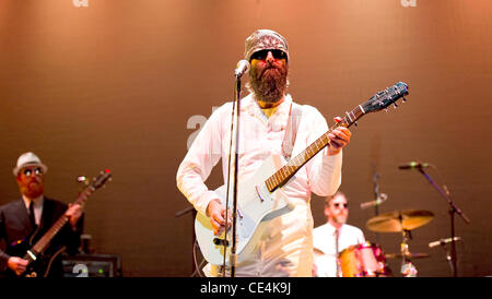 Mark Oliver Everett mit seinem Felsen zurück The Eels, auf der Bühne der O2 Brixton Academy London, England - 01.09.10 Stockfoto