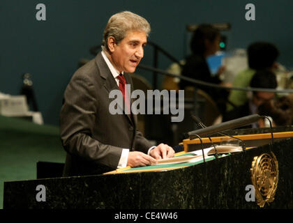 Pakistans Außenminister Makhdoom Shah Mehmood Qureshi befasst sich die Generalversammlung der Vereinten Nationen am 19. August 2010 bei den Vereinten Nationen in New York. Die Generalversammlung trafen sich um die verstärkte Koordinierung der humanitären Hilfe und Dis zu besprechen Stockfoto