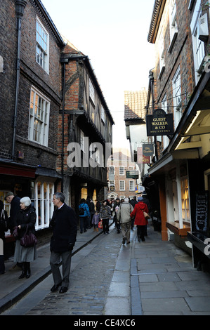 Menschen beim Einkaufen der Shambles York England uk Stockfoto