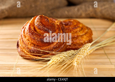 Zimtschnecken mit Ohr Weizen closeup Stockfoto