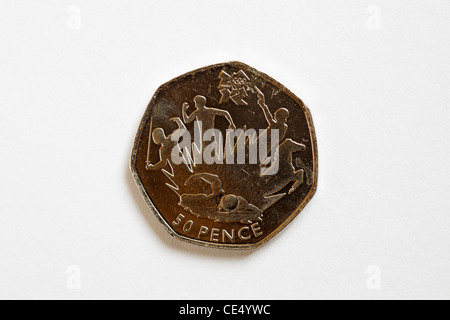 50p Münze fünfzig Pence Münze mit Olympics Sport Design und Logo isoliert auf weißem Hintergrund - Moderne Pentathlon London 2012 Olympische Spiele ausgestellt 2011 Stockfoto