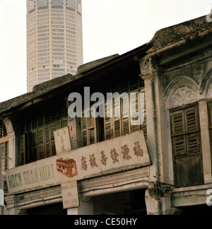 Traditionelle Peranakan Babas Nonya shophouse Architektur in George Town in Insel Penang in Malaysia in Fernost Südostasien. Gebäude Reisen Stockfoto