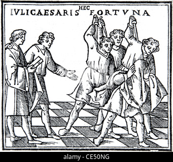 Gaius Julius Caesar, römischer General & Diktator, übergibt Urteil oder legt das Gesetz nieder, grobe Gerechtigkeit. C16th Holzgravur. Stockfoto