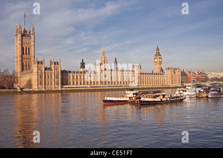 Der Palace of Westminster von Albert Embankment Januar 2012 Stockfoto