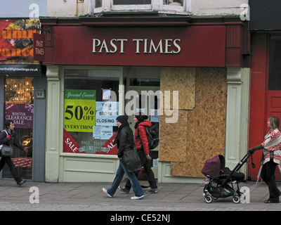 Vergangene Zeiten Shop mit Brettern vernagelt & geschlossen wegen gehen in die Verwaltung Stockfoto