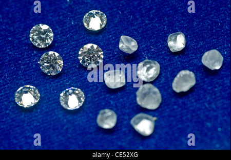 rauen und geschliffenen Diamanten in Indien vorbereitet Stockfoto
