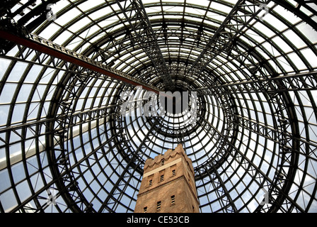 Der Stahlrahmen, kegelförmigen Decke für ein Einkaufszentrum in Melbourne, Victoria, Australia Stockfoto