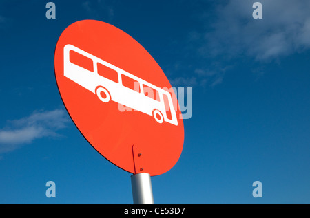 Orange Bus Stop-Schild Stockfoto