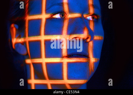 Biometrie, Symbolfoto. Automatische Gesichtserkennung mit einem Laserscanner. 3D-Modell eines weiblichen Gesichts zur Erzeugung von digitalen Daten. Stockfoto