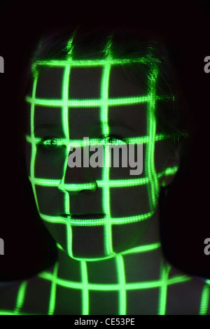 Biometrie, Symbolfoto. Automatische Gesichtserkennung mit einem Laserscanner. 3D-Modell eines weiblichen Gesichts zur Erzeugung von digitalen Daten. Stockfoto
