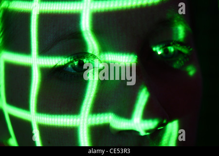 Biometrie, Symbolfoto. Automatische Gesichtserkennung mit einem Laserscanner. 3D-Modell eines weiblichen Gesichts zur Erzeugung von digitalen Daten. Stockfoto