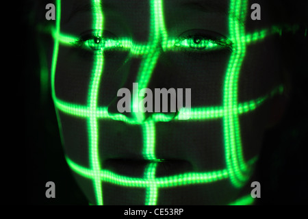 Biometrie, Symbolfoto. Automatische Gesichtserkennung mit einem Laserscanner. 3D-Modell eines weiblichen Gesichts zur Erzeugung von digitalen Daten. Stockfoto