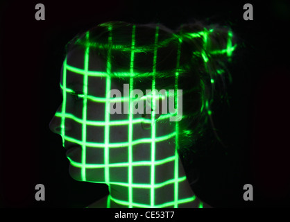 Biometrie, Symbolfoto. Automatische Gesichtserkennung mit einem Laserscanner. 3D-Modell eines weiblichen Gesichts zur Erzeugung von digitalen Daten. Stockfoto