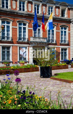 Hotel de Ville oder Rathaus in der Altstadt von Boulogne-sur-Mer, Pas-De-Calais, Frankreich Stockfoto