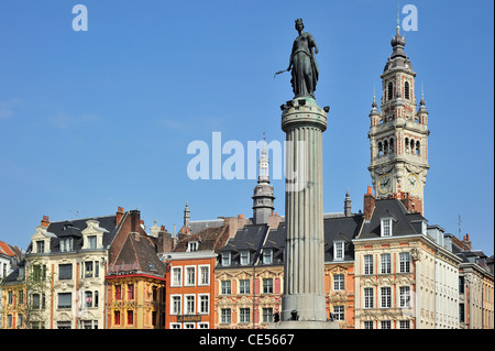 Glockenturm und Erinnerung an die Belagerung von 1792 / Spalte der Göttin / La Déesse an der Place du Général de Gaulle, Lille, France Stockfoto