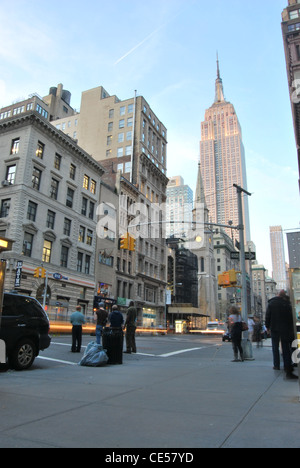 Langzeitbelichtung das Empire State Building, 5th Avenue, New York City, Manhattan, New York State, USA Stockfoto