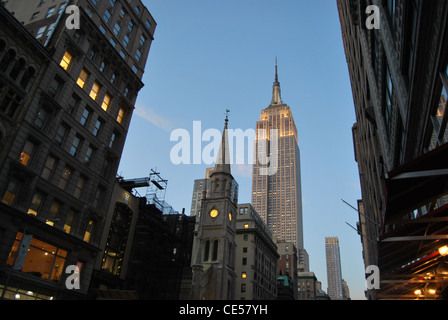 Langzeitbelichtung das Empire State Building, 5th Avenue, New York City, Manhattan, New York State, USA Stockfoto