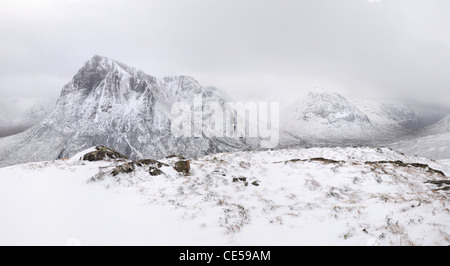 Glencoe Winterpanorama. Buachaille Etive Mor und Buachaille Etive Beag aus Stob Beinn ein Chrulaiste, Schottisches Hochland Stockfoto