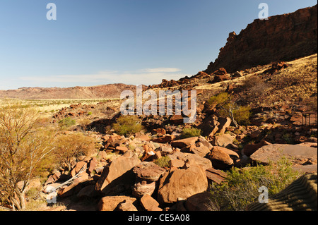 Übersicht über die Website von Twyfelfontein, wo alte Felsgravuren gefunden werden. Namibia. Stockfoto