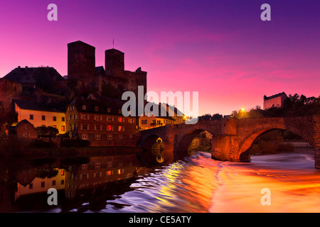 Die Burg Runkel (Deutschland) nach Sonnenuntergang Stockfoto